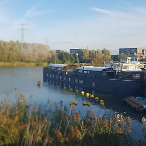 Botel Euphrate Houseboat, Amsterdam