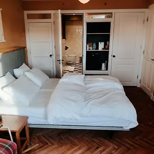 Bed & Breakfast House Of Straw, Amsterdam